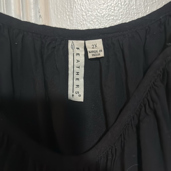 Black Off Shoulder Blouse w/ Floral Design Flowing Sleeves by Feathers Size 2X - Picture 4 of 6